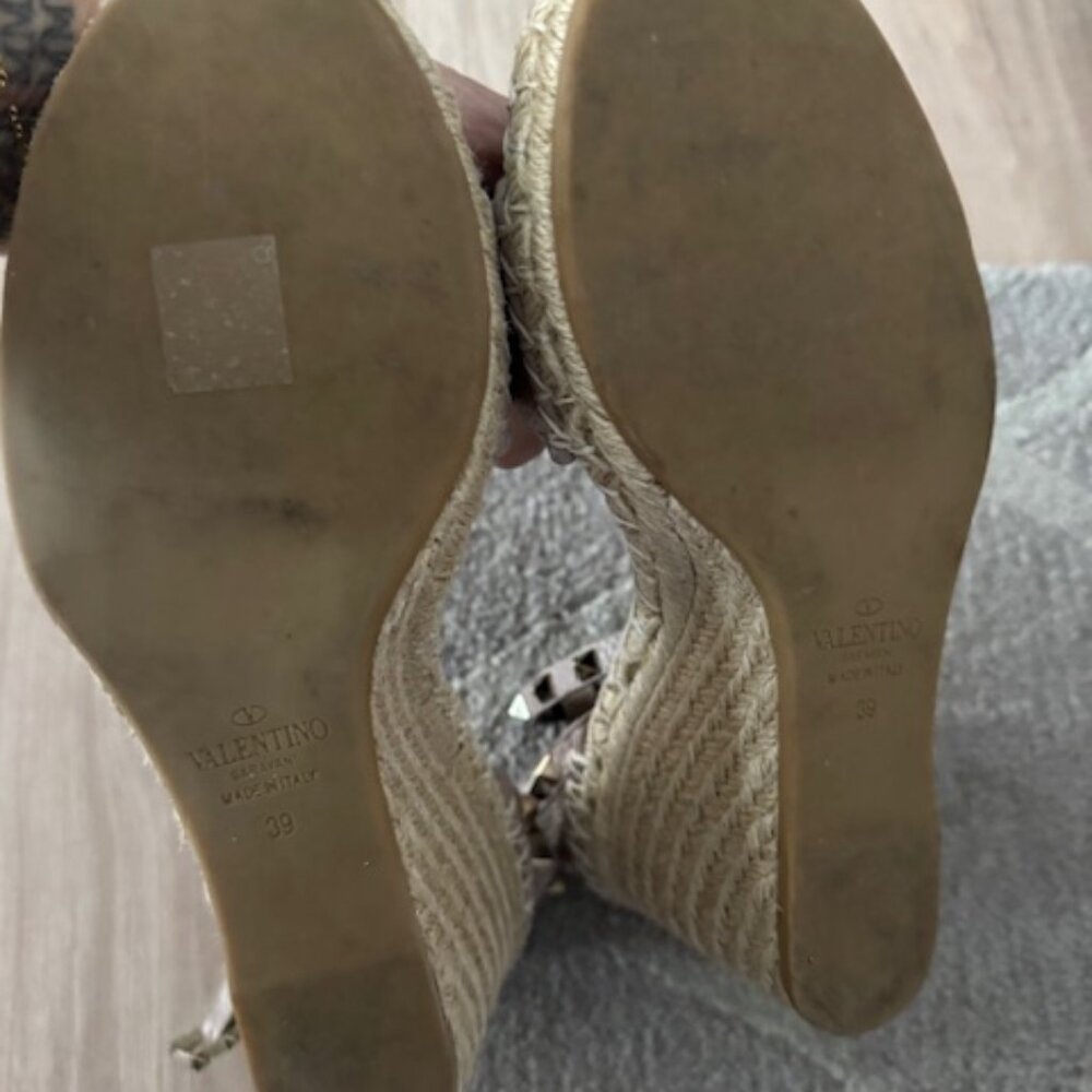 Valentino Rockstud Espadrille Wedge Sandal in Poudre - Picture 7 of 7